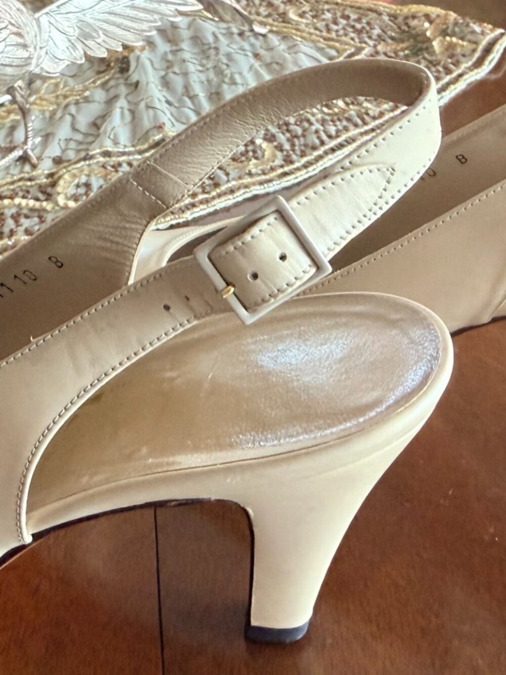 SALVATORE FERRAGAMO 2 TONE LEATHER SLINGBACKS PUMPS SIZE 10 - Picture 7 of 9